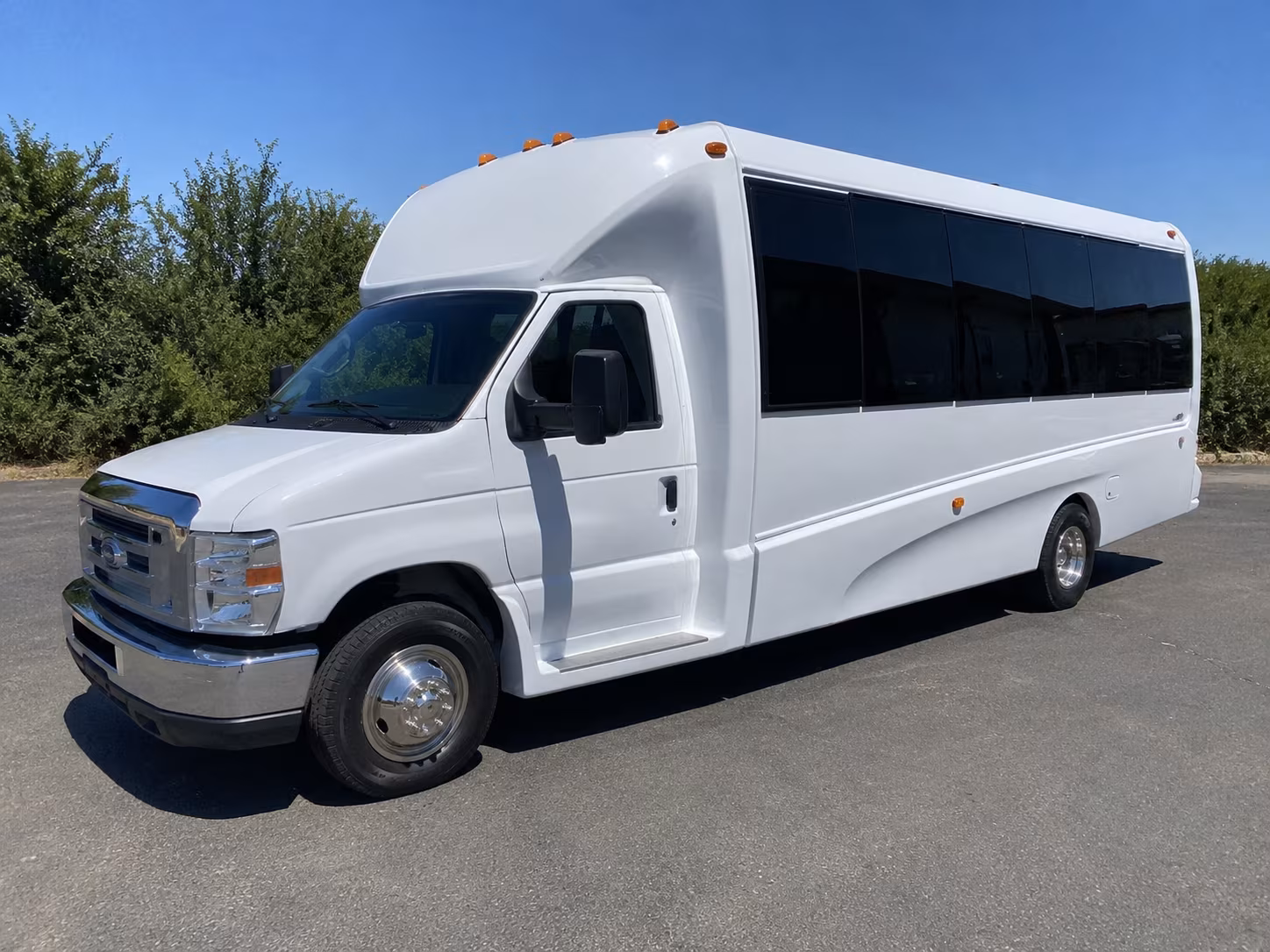 Lynwood Winery Tour & Pub Crawl Transportation